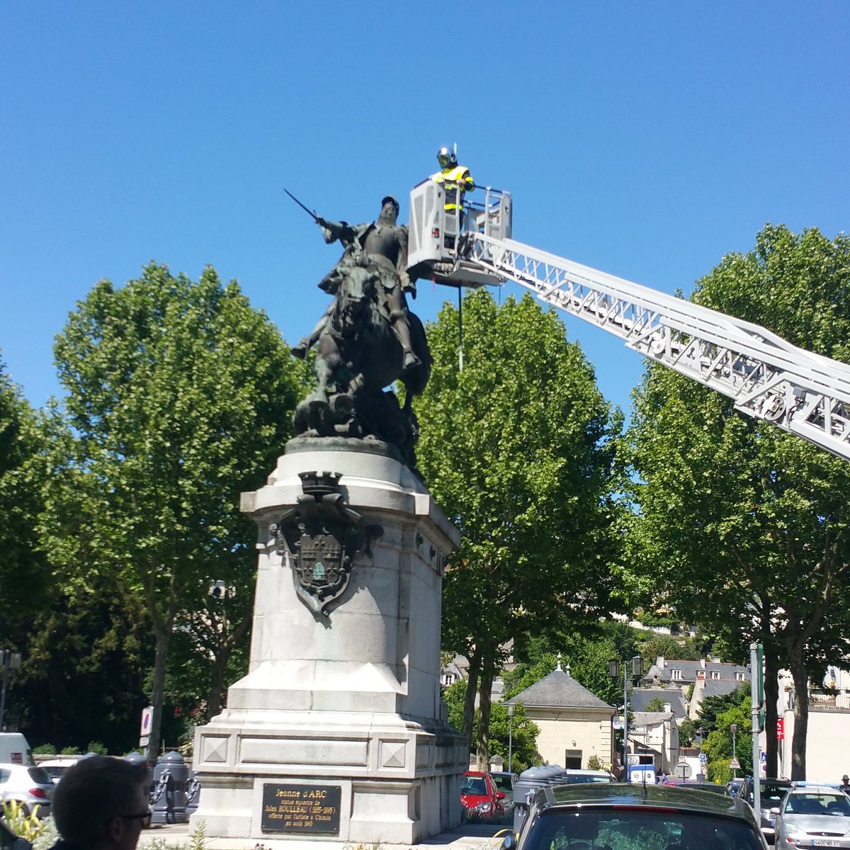 Arc 2024. Jeanne d'Arc Chinon. Гаврош памятник во Франции. Какие есть памятники в Франции.