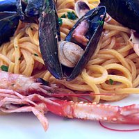 Chalet ristorante “Filippo” a civitanova marche. bel mare e sabbia finissima, cibo niente male , cortesia e simpatia (soprattutto Giulia che è dolcissima!). Cosa volere di più ? !
