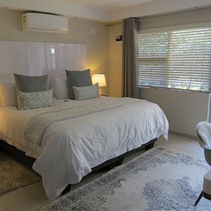 Luxury Garden Suite - Bedroom