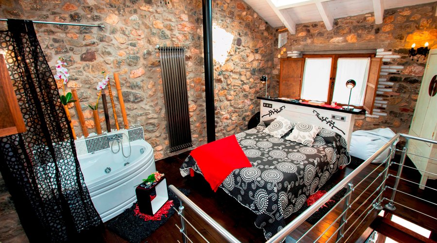 Apartamento Sentidos con jacuzzi en el dormitorio, salon-cocina y baño completo, jardin 