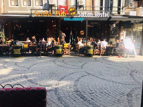 Hey guys! Me and my husband are on holiday in Istanbul (amazing city,  absolutely love it!) and we're in a shisha bar, there appears to be a  celebrity at the next table