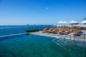 Piscina e praia