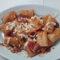 Paccheri con pomodori e verdure