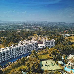 Ideally located in the over 700 hectares Rancamaya Golf Estate with sweeping views of Mount Salak and the estate's award winning golf course, R Hotel Rancamaya offers the perfect retreat for a weekend getaway with the family or an inspiring corporate meeting.