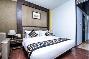 Room & Suite