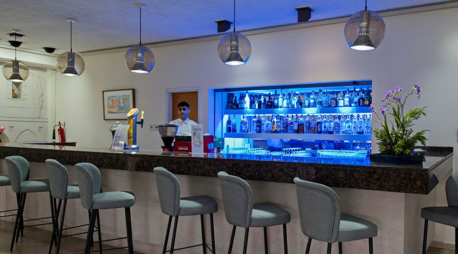 Cocktail Bar