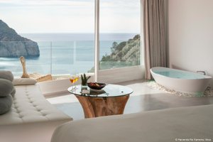 Room & Suite