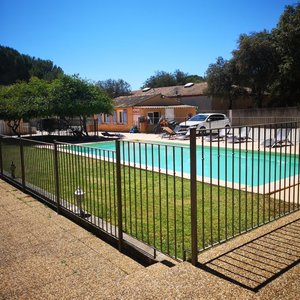 Motel Le Clos De La Cerisaie in Castillon-du-Gard, image may contain: Villa, Hotel, Resort, Pool