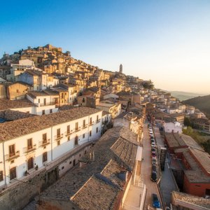 Panoramica aerea con borgo