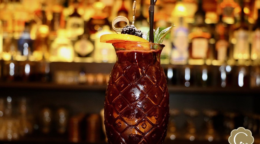 Nous élaborons nous même chaque jour avec le plus grand soin nos sirops, cordials et infusions «maison» qui composent nos breuvages. Nous travaillons des produits frais et de qualités afin que votre «Expérience Cocktail» reste unique.