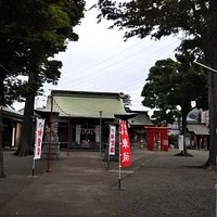 静かな境内、平日の朝7時過ぎです