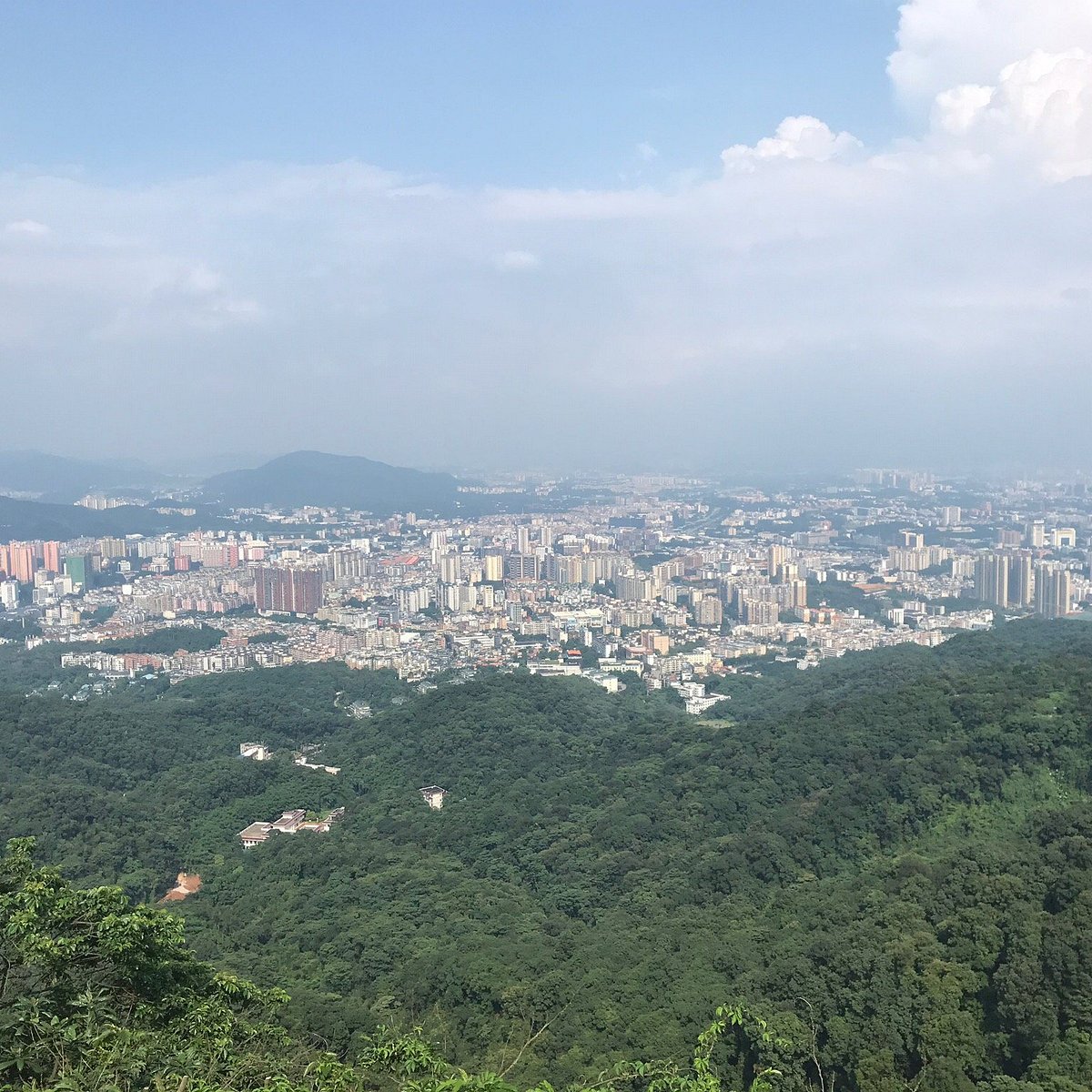 Гора гуанчжоу. Гора Байюнь. Гуанчжоу горы. Байюнь. Baiyun Mountain.