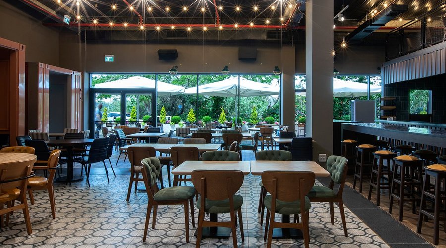lounge and breakfast 