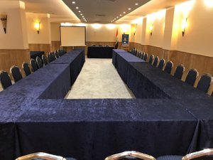 Barada Hotel in Najaf, image may contain: Indoors, Meeting Room, Office, Chair