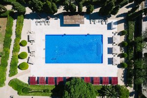 Pool & Beach