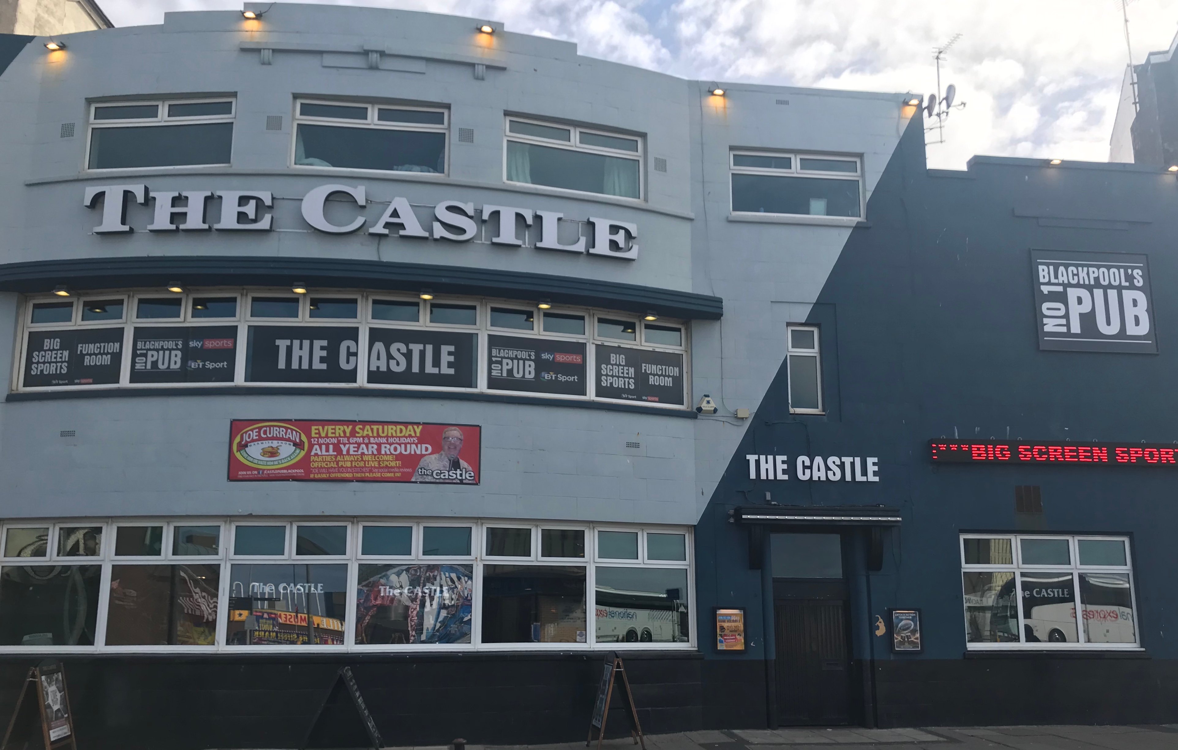 The castle deals pub