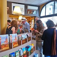 Notre équipe sera ravie de vous accueillir au sein de notre Office de Tourisme !
