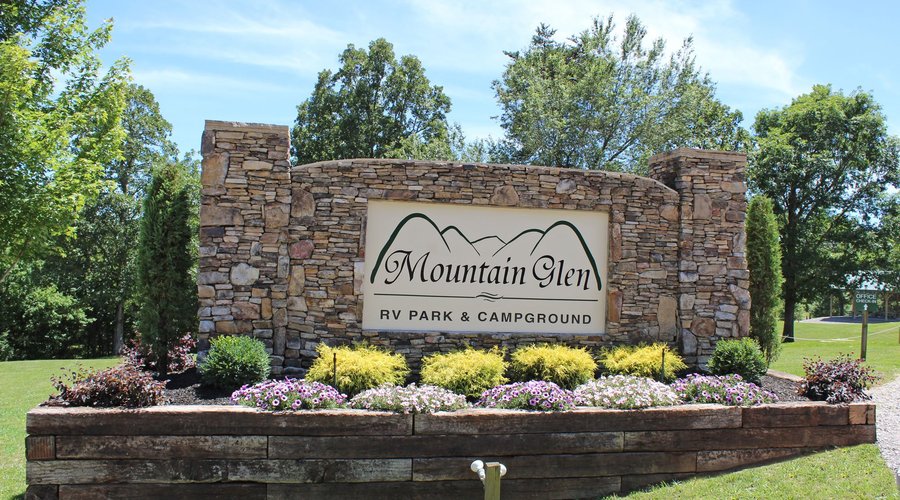Entrance to Mountain Glen RV Park - close up