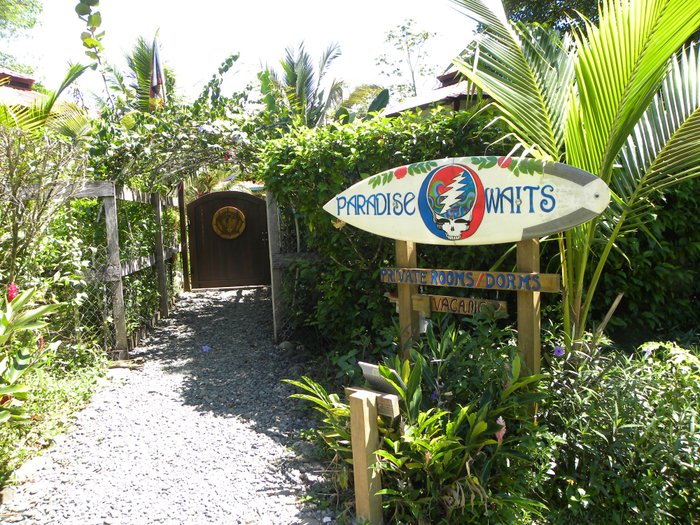 Paradise Waits Hotel & Hostel Kitchenettes: Pictures & Reviews ...