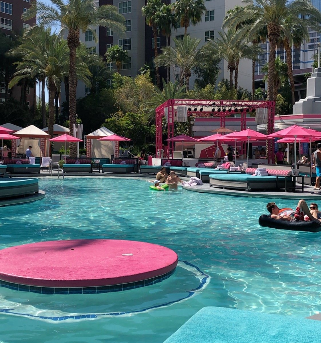 lazy river paris las vegas pool