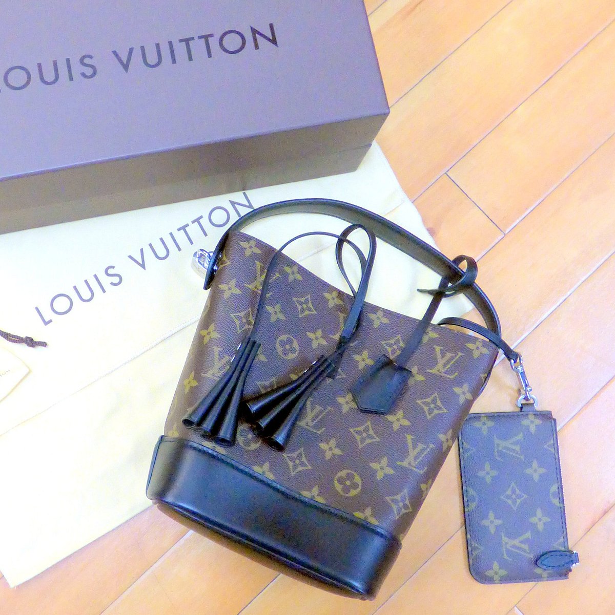 Louis Vuitton Clothes Mentor Oh