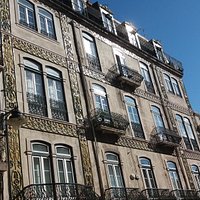 Fachada do Edificio na Rua das Janelas Verdes, 70-78