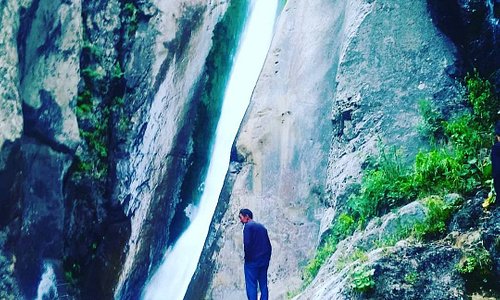 Kyzyl unkur waterfall