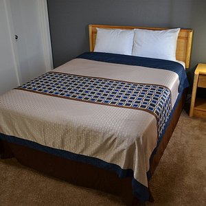 1 Queen Size Bed
