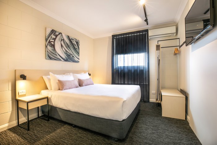 NIGHTCAP AT HENDON HOTEL - Updated 2024 Prices & Reviews (Royal Park ...