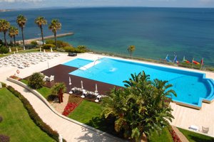 Pool & Beach