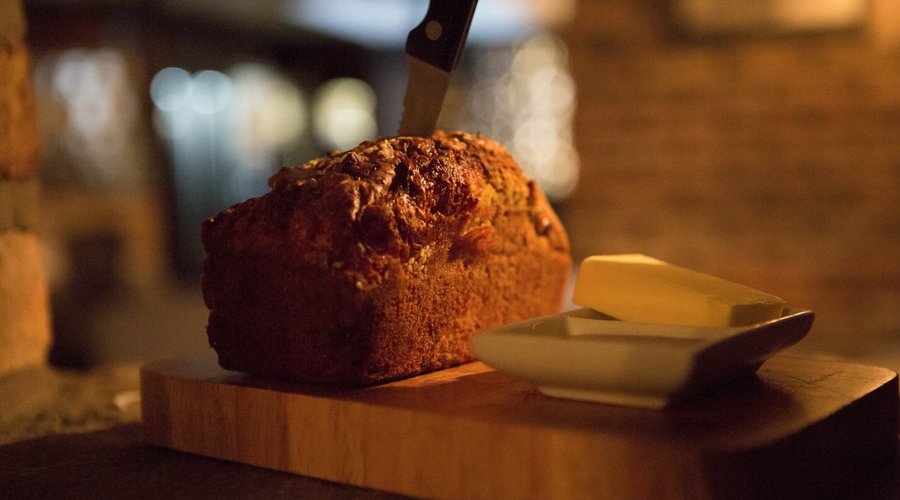 ♥️Our famous bread 🥰 Head Chef Andrew Donaghy was inspired to create a bread with two distinct sides and two distinct flavours many moons ago 🌙 Baked freshly on the hour, in house and served hot, it’s a local favourite. All the feels !! #secretrecipe #wildatlanticway #sligo #discoversligo #discoverireland #loveirishfood
