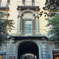 Facciata principale .