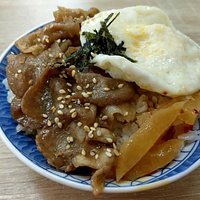 平民美食…燒肉飯+赤肉羹湯就吃飽飽囉!