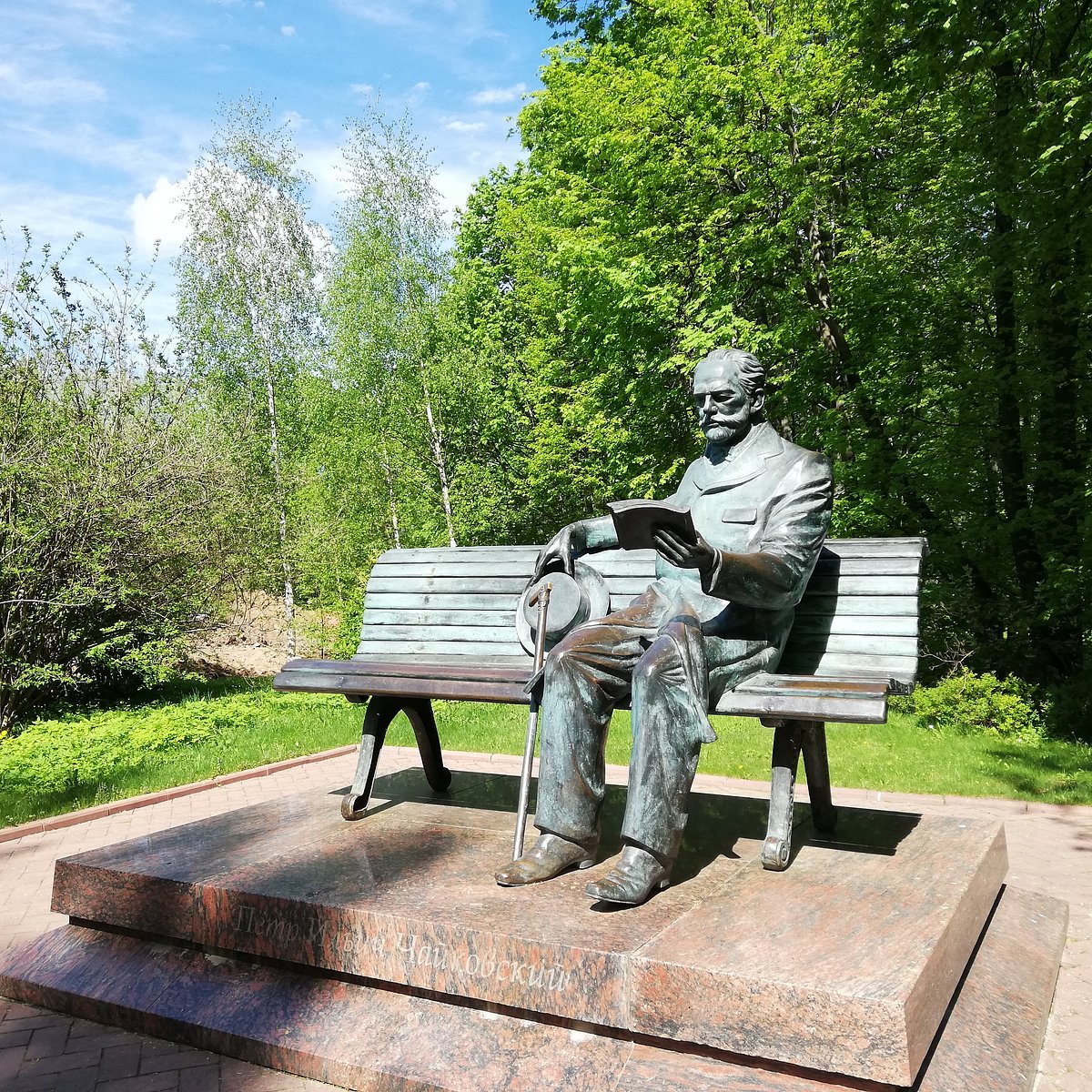 Клин город чайковского. Памятник Чайковскому в Клину. Парк Чайковского Клин. Дом музей Чайковского в Клину памятник. Памятник Чайковскому Клин музей.