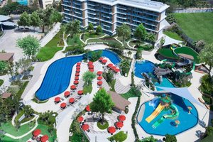 Pool & Beach