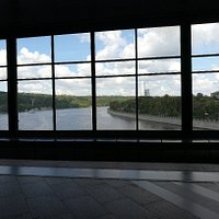 Мост Лужники, станция метро "Воробьёвы горы", июнь