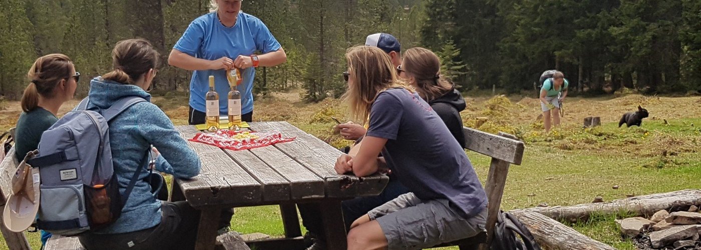 Enjoy different local culinary specialities while hiking through the largest upland moor in Switzerland.