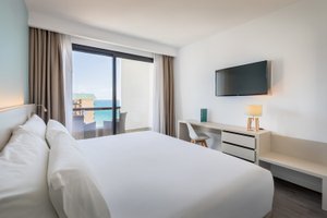 Room & Suite