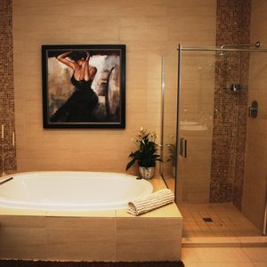 Luxury Suite 2 
En-Suite Bathroom