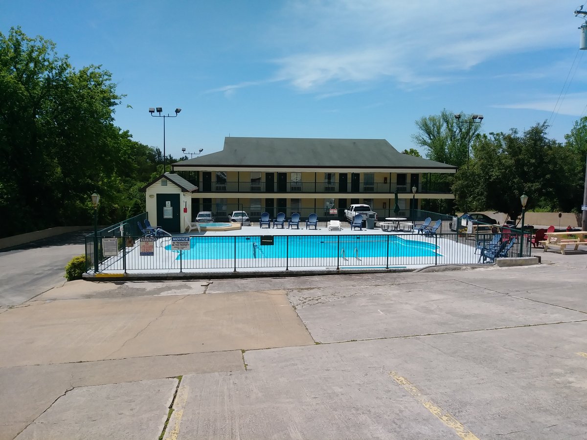 FOUR SEASONS INN - Prices & Hotel Reviews (Branson, MO)