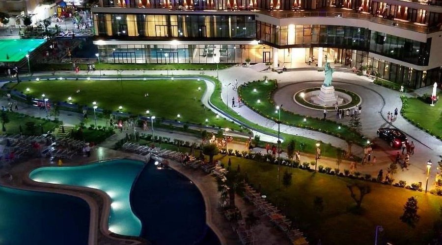 Rafaelo Resort By Night