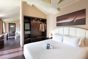 Room & Suite