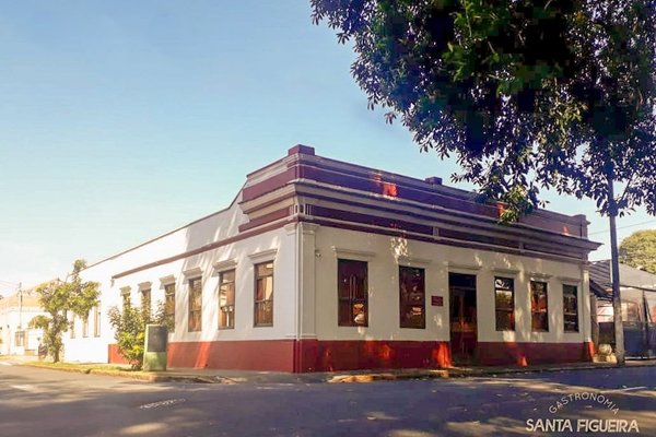 localizado de frente com praça – Foto de Bell Restaurante E Lanchonete,  Tremembé - Tripadvisor