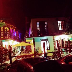 https://pousadabemtevi.negocio.site/.Suites super aconchegantes e o melhor café da manhã de Garopaba te aguardam no centrinho da Ferrugem. A pousada está localiza a 400 m do mar e 150 da Lagoa da Encantada. Você encontrará tudo que precisa: Supermercados, bares,restaurantes, farmácia...........