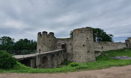 Капорская крепость,музей в  Ленинградской области. Проводят экскурсии, очень познавательно.