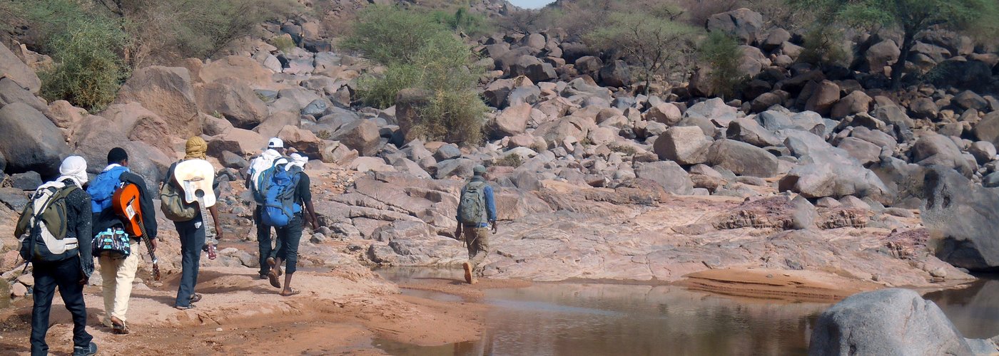 Randonnée sur le Mont Egalagh, près de l'oasis de  Timia au Niger
