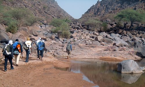 Randonnée sur le Mont Egalagh, près de l'oasis de  Timia au Niger