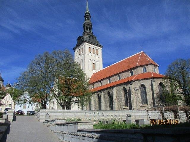 tallinn tourism and information center niguliste 2