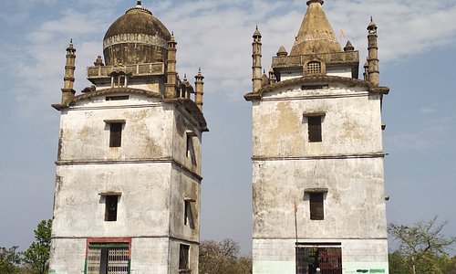 Sarva Dharma Sthal in McCluskieganj. Temple on the right and Mosque on the left