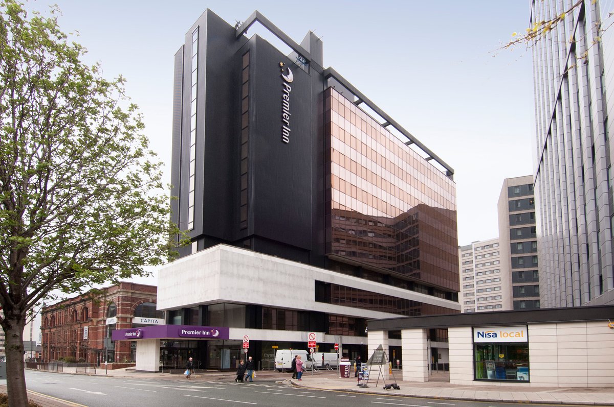 Premier Inn Leeds City Centre (Leeds Arena) hotel リーズ【 2022年最新の料金比較